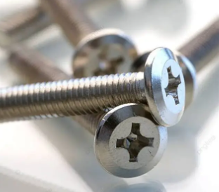 Ydeevnesammenligning af martensitiske og austenitiske skruer